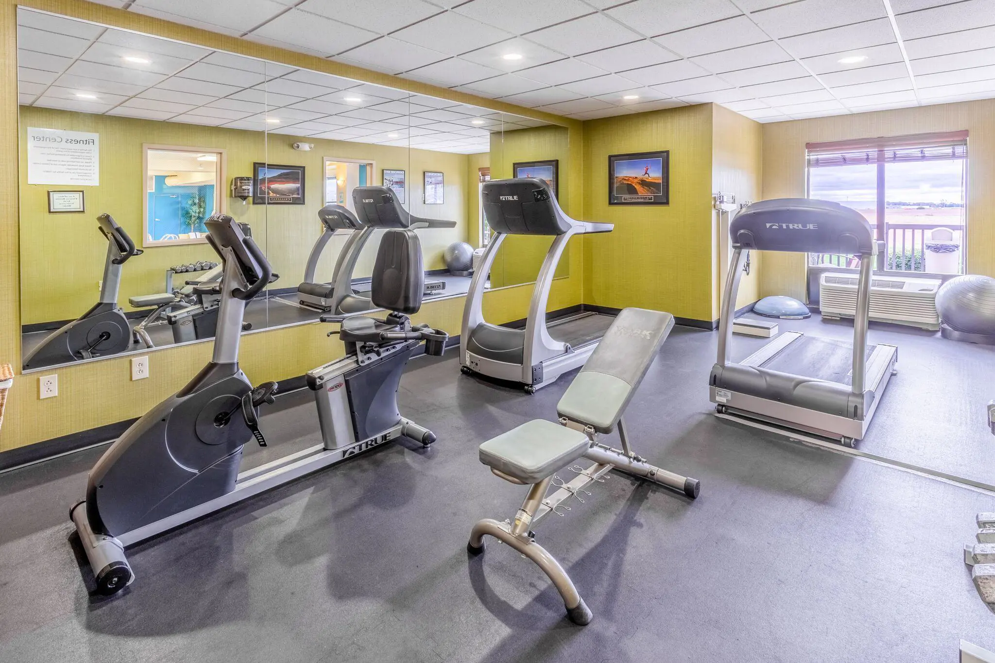 Holiday Inn Express & Suites